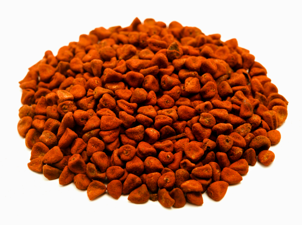 Monoï de Tahití Natural Roucou 2 Semillas secas de roucou (Bixa orellana, achiote): materia prima vegetal para el extracto de roucou en cremas faciales y lociones corporales.
